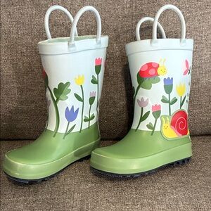 Girls Kids' Green Floral & Snail Rain Boots was worn a few times